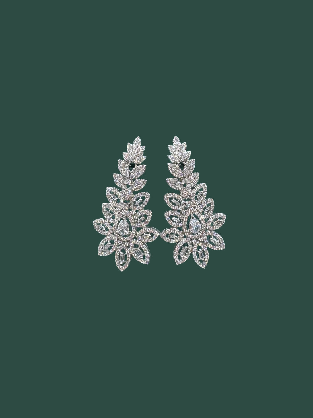 Vintage-Inspired Leaf Motif Jewelry Set – Intricate Bridal Look
